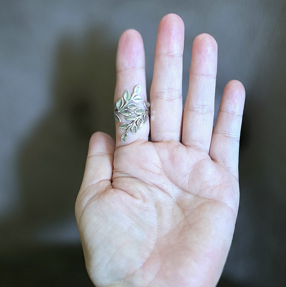 Noa Zuman Sterling Silver🤍 Twisted Bypass Olive🫒 Leaf🌿 Statement Ring💍 - Picture 3 of 16